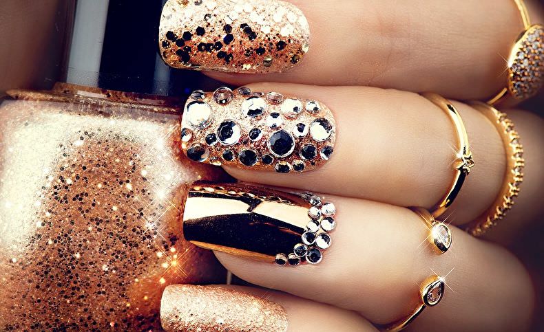 Manicure z kryształu górskiego: wszystkie subtelności najbardziej genialnego manicure (+30 pomysłów na zapierający dech w piersiach design i krótki film instruktażowy)