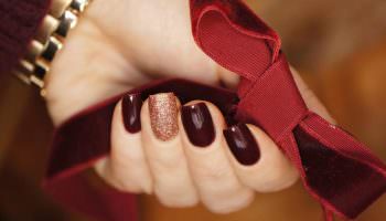 Niesamowity burgundowy manicure (55 zdjęć)