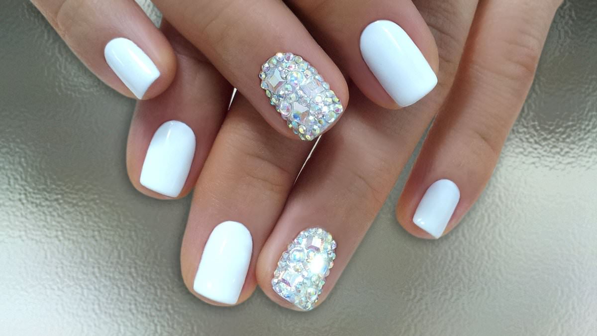 Luksusowy manicure z dżetów: pomysły, nowe przedmioty (51 zdjęć)