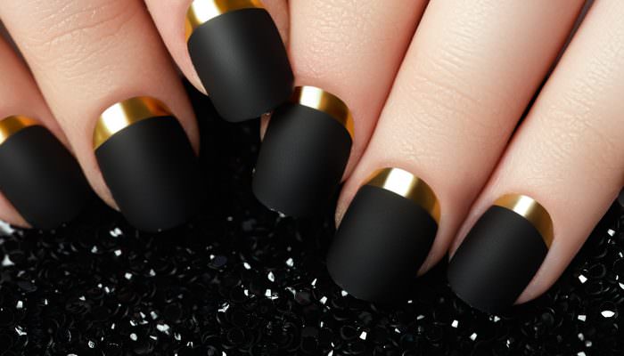 Luksusowy czarny manicure: pomysły, nowe przedmioty (51 zdjęć)