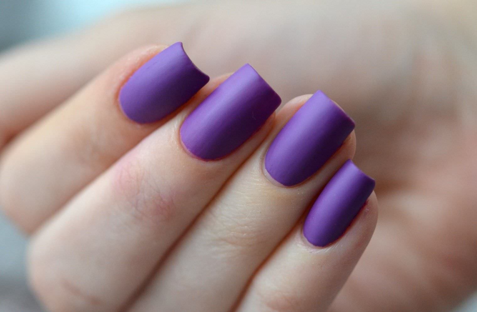 Stylowy modny liliowy manicure (50 zdjęć)