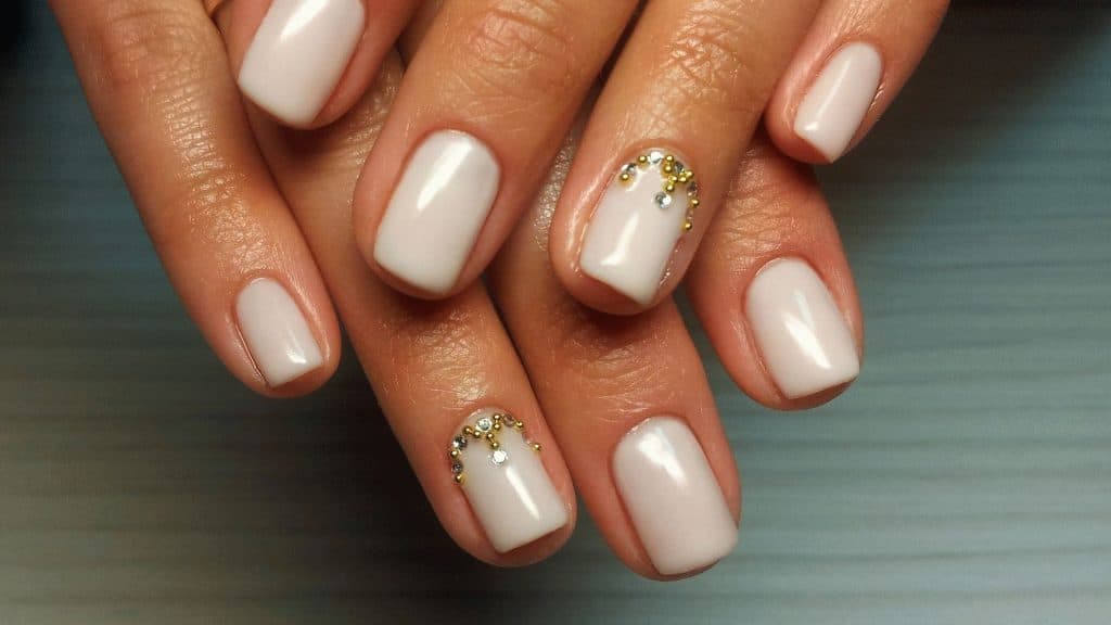 Lekki manicure: cechy, trendy w modzie, pomysły (56 zdjęć)