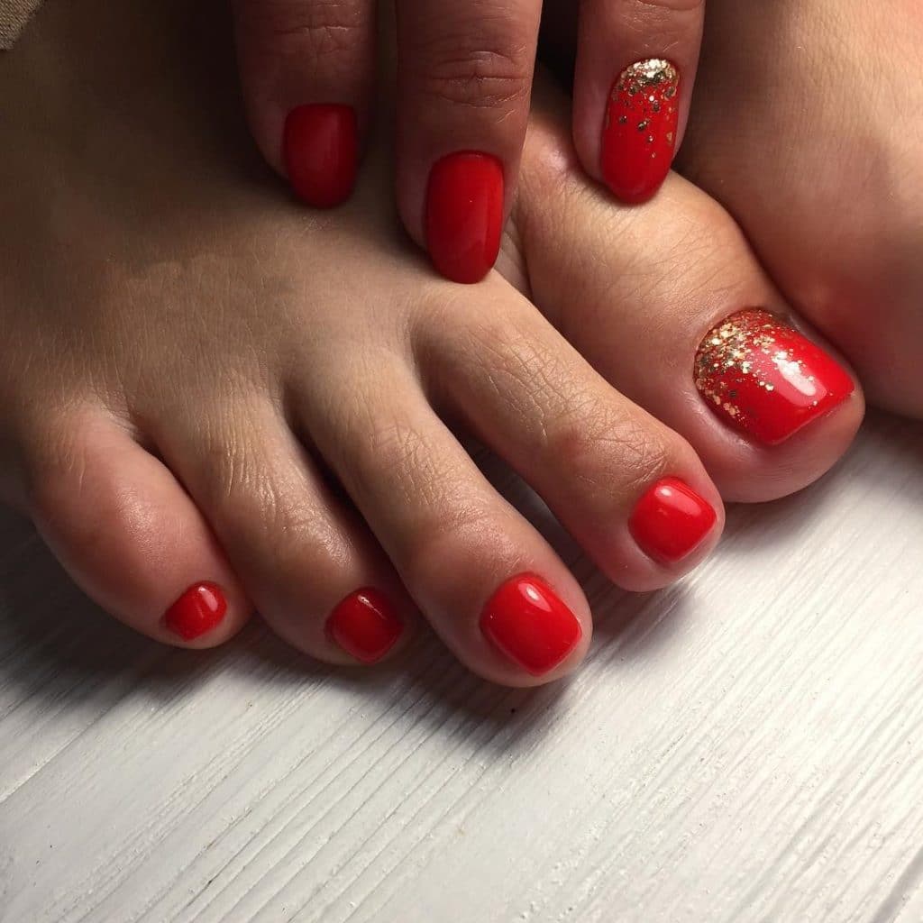 Czerwony pedicure dla śmiertelnych piękności (51 zdjęć)