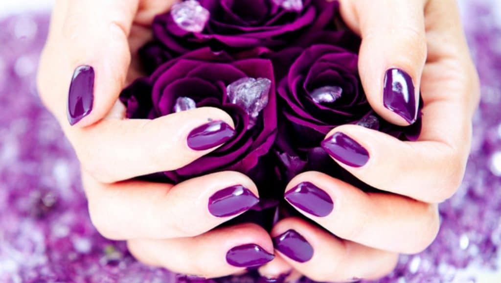 Magiczny śliwkowy manicure (53 zdjęcia)